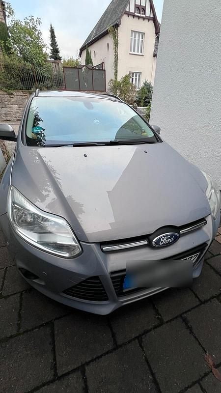 Grau Gebraucht 2011 Ford Focus Kombi | 3.850 € (Etwas zu teuer) - Bild 1/4