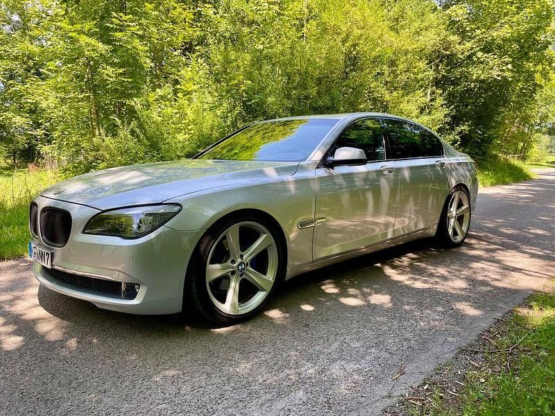 Silber Gebraucht 2009 BMW 730 Limousine | 11.300 € (Guter Preis) - Bild 1/4