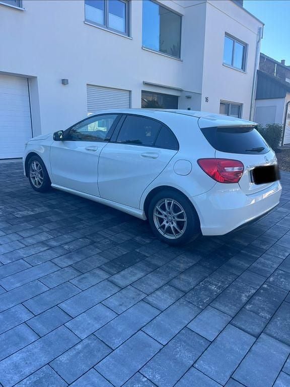 Gebraucht Mercedes A200 136 PS (100 kW) 2015 Weiß Limousine