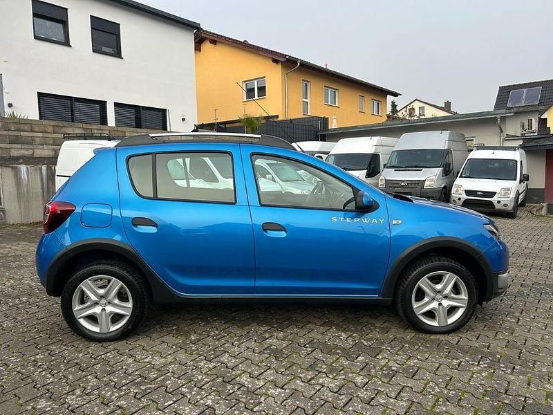 Gebraucht Dacia Sandero Prestige 90 PS (66 kW) 2014 Blau SUV