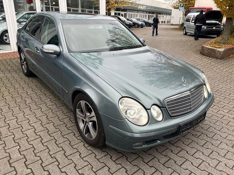 Gebraucht Mercedes E220 Classic 150 PS (110 kW) 2005 Blau Limousine