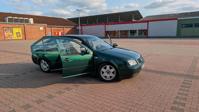 Usata VW Bora 101 CV (74 kW) 2000 Verde Berlina