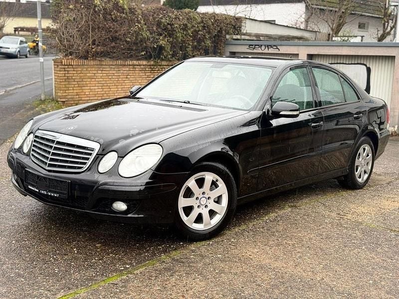 Obsidianschwarz Gebraucht 2008 Mercedes E200 Limousine | 7.499 € (Fairer Preis) - Bild 1/4