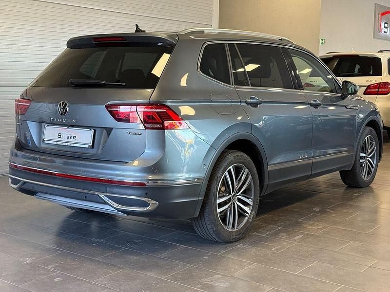 Gebraucht VW Tiguan Allspace 150 PS (110 kW) 2023 Grau SUV