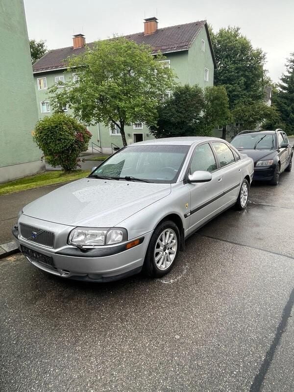 Grau Gebraucht 2002 Volvo S80 Limousine | 1.650 € - Bild 1/4