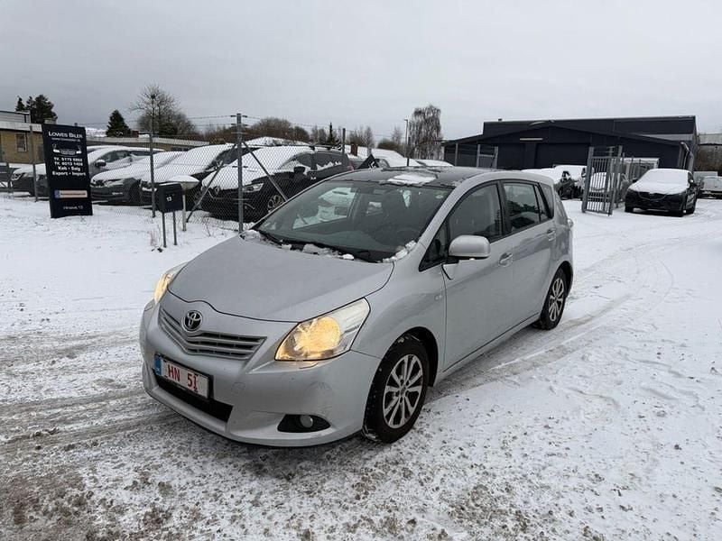 Silber Gebraucht 2012 Toyota Verso Life Van / Kleinbus | 3.700 € (Guter Preis) - Bild 1/4