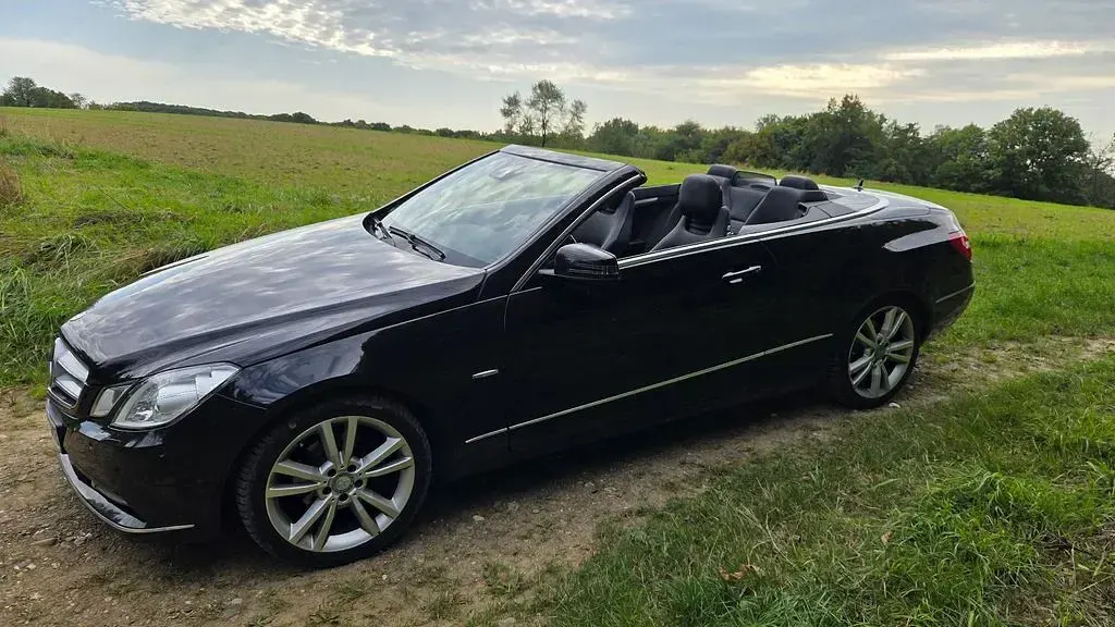 Gebraucht Mercedes E220 170 PS (125 kW) 2012 Schwarz Cabrio