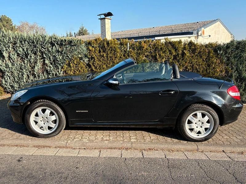 Second-hand Mercedes SLK200 163 CP (119 kW) 2007 Negru Cabrio