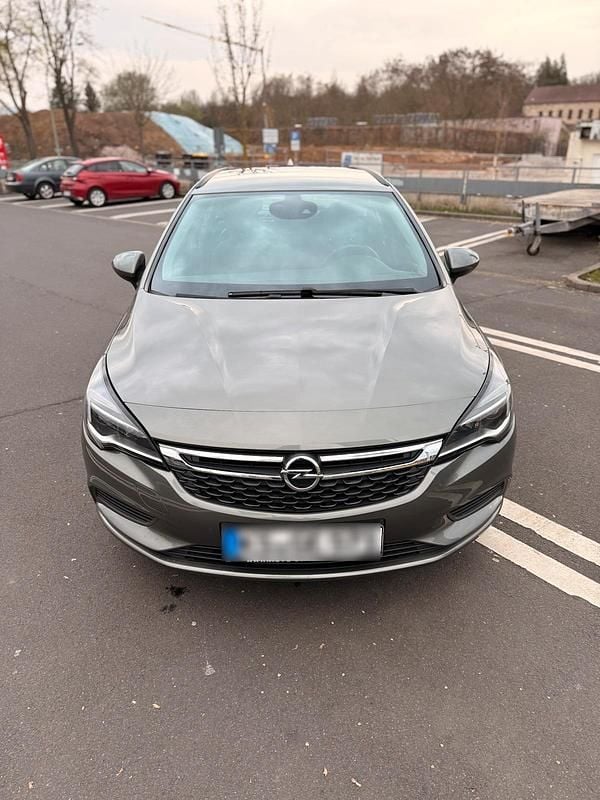 Gebraucht Opel Astra Edition 110 PS (80 kW) 2017 Grau Kombi