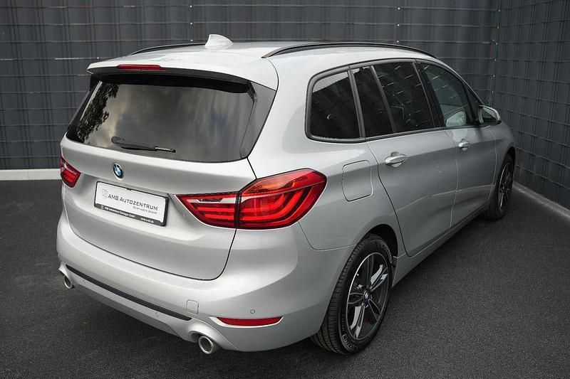 Gebraucht BMW 218 Gran Tourer Sport Line 150 PS (110 kW) 2021 Silber Van / Kleinbus