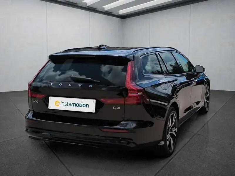 Gebraucht Volvo V60 Plus 197 PS (144 kW) 2025 Schwarz Kombi