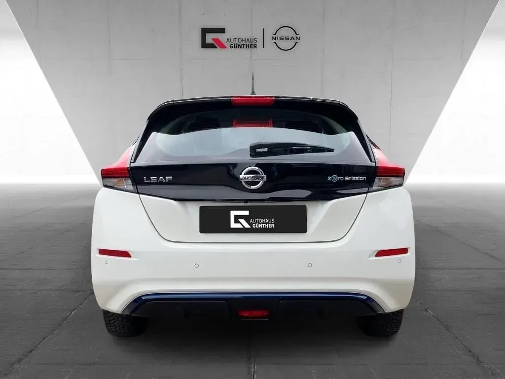 Gebraucht Nissan Leaf Acenta 110 kW (150 PS) 2022 Weiß Kleinwagen