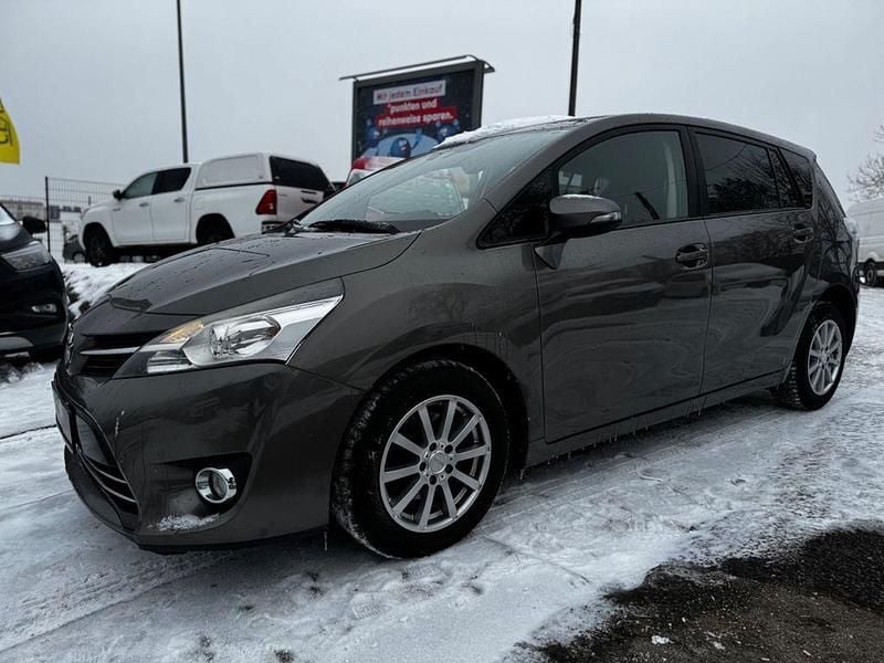 Gebraucht Toyota Verso Comfort 111 PS (81 kW) 2016 Grau Van / Kleinbus