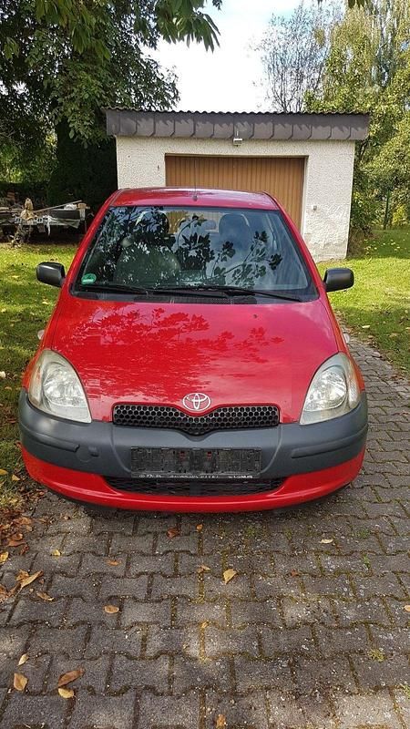 Rot Gebraucht 2000 Toyota Yaris Kleinwagen | 650 € (Superpreis) - Bild 1/4
