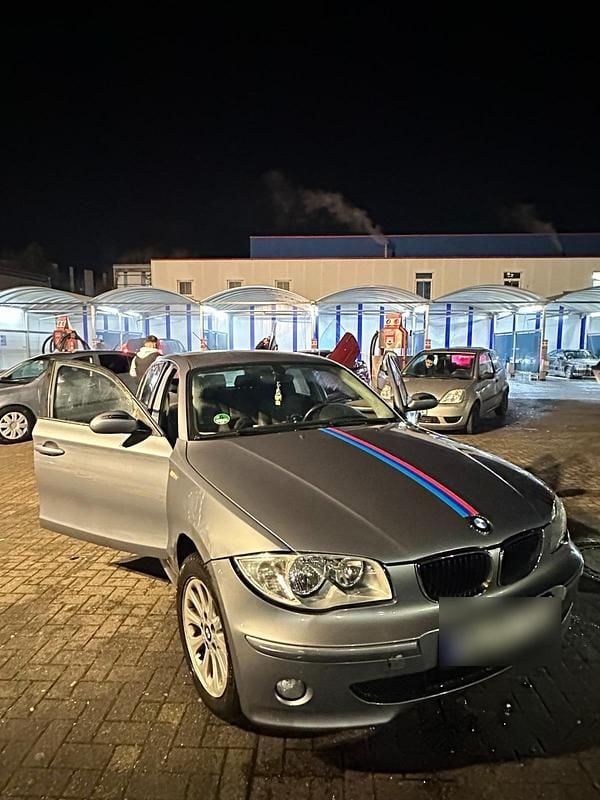 Grau Gebraucht 2007 BMW 116 Kleinwagen | 2.499 € (Etwas zu teuer) - Bild 1/4