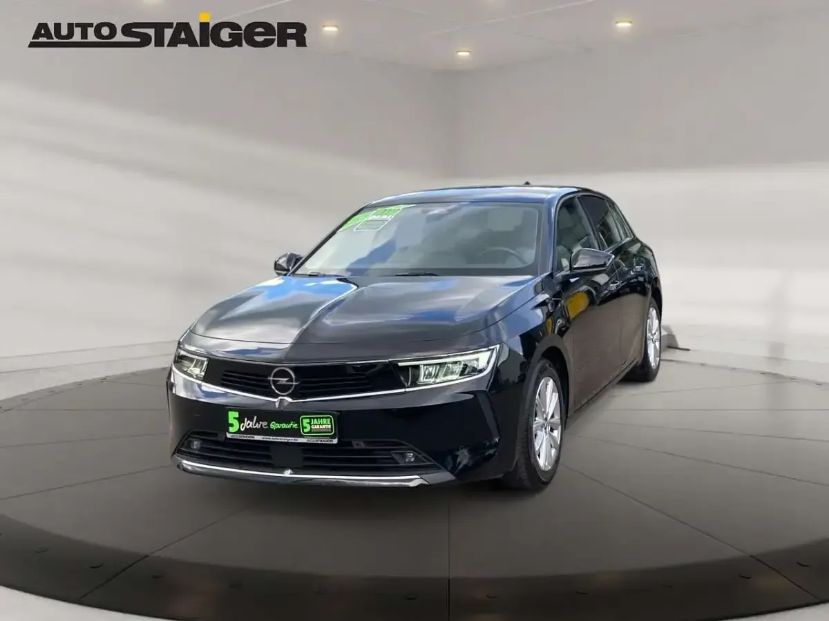 Gebraucht Opel Astra Elegance 131 PS (96 kW) 2023 Diamant schwarz/karbon schwarz Kleinwagen