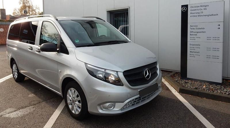 Silber Gebraucht 2020 Mercedes Vito Edition Kombi | 38.990 € - Bild 1/4