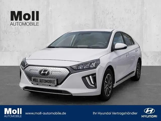 Weiß Gebraucht 2021 Hyundai Ioniq Style Kleinwagen | 17.890 € (Fairer Preis) - Bild 1/4