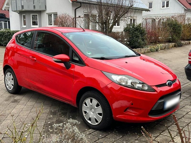 Gebraucht Ford Fiesta Trend 60 PS (44 kW) 2010 Rot Kleinwagen
