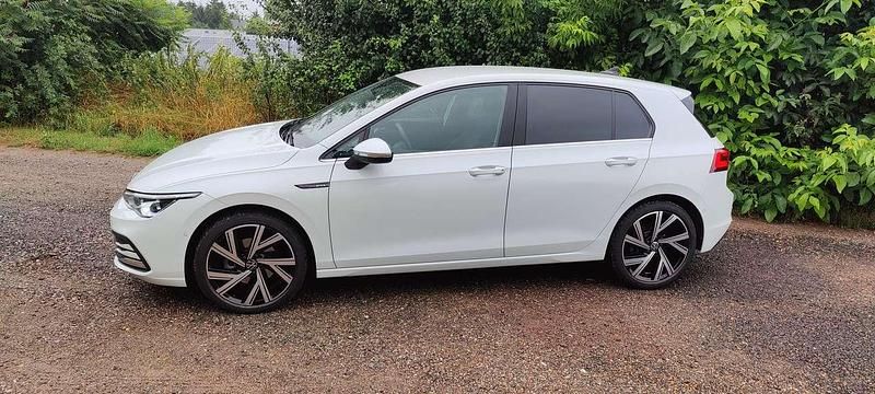 Gebraucht VW Golf VIII Style 150 PS (110 kW) 2023 Weiß Limousine