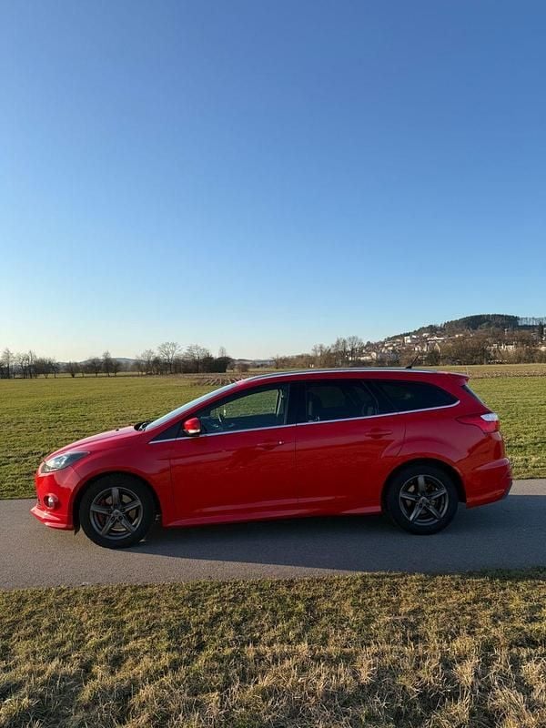 Gebraucht Ford Focus S 150 PS (110 kW) 2013 Rot Kombi