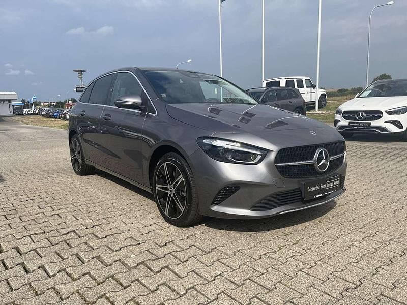 Gebraucht Mercedes B250e Advanced 218 PS (160 kW) 2024 Lack mountaingrau Van / Kleinbus