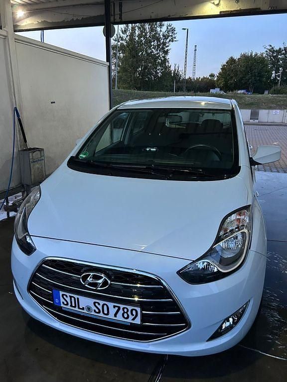 Weiß Gebraucht 2017 Hyundai ix20 YES! Van / Kleinbus | 13.000 € (Fairer Preis) - Bild 1/4