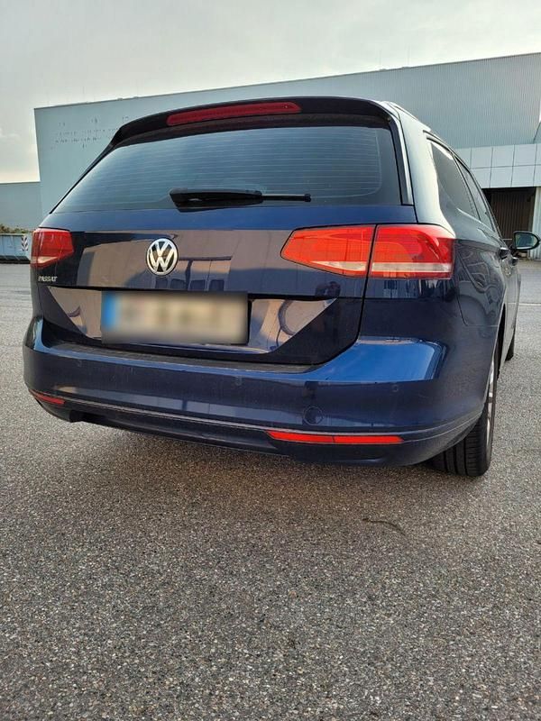 Gebraucht VW Passat Comfortline 150 PS (110 kW) 2018 Blau Kombi