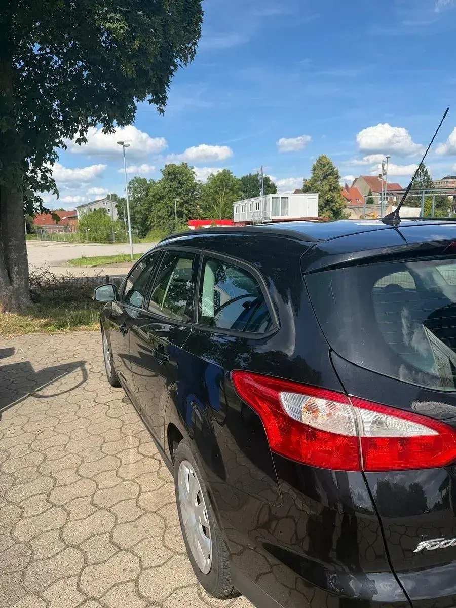 Gebraucht Ford Focus Titanium 116 PS (85 kW) 2011 Schwarz Kombi