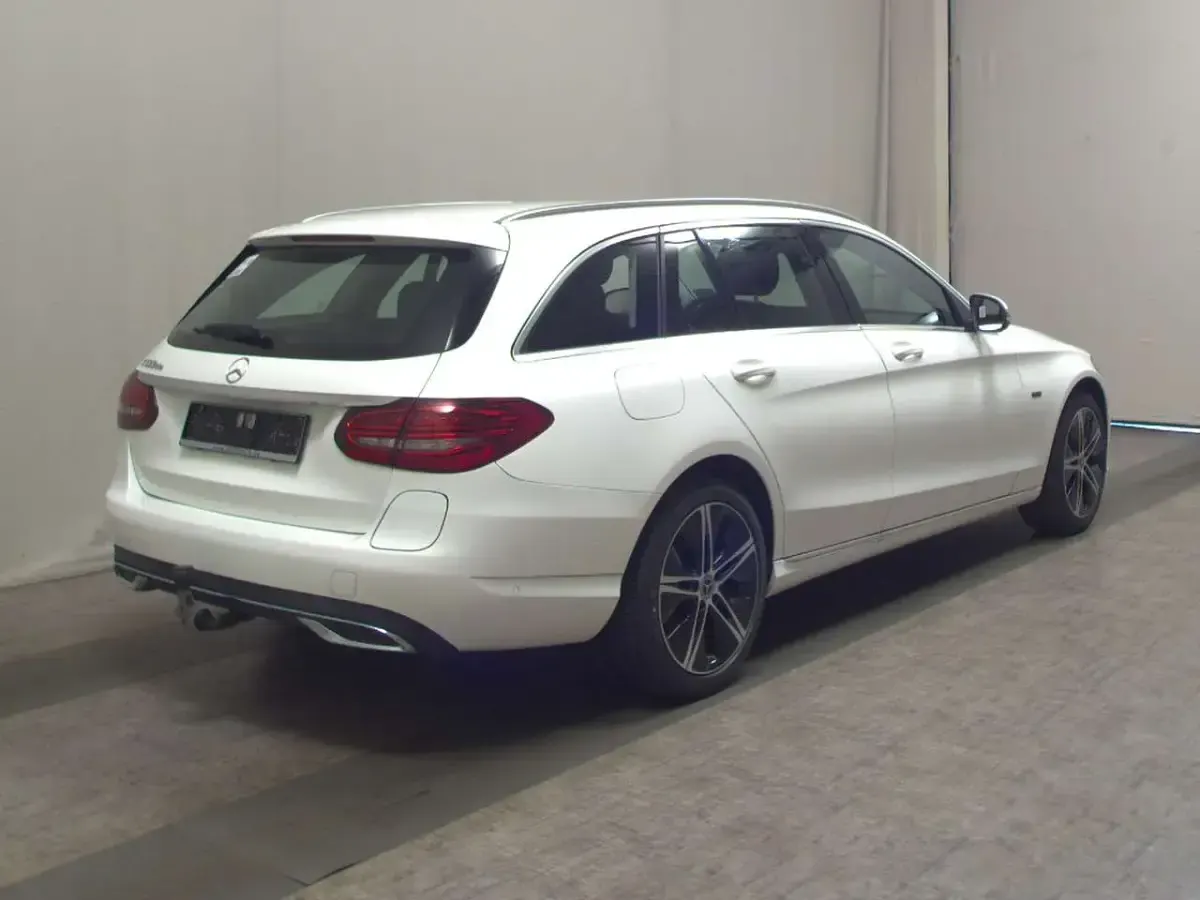 Gebraucht Mercedes C300e Avantgarde 306 PS (225 kW) 2020 Polarweiß Kombi