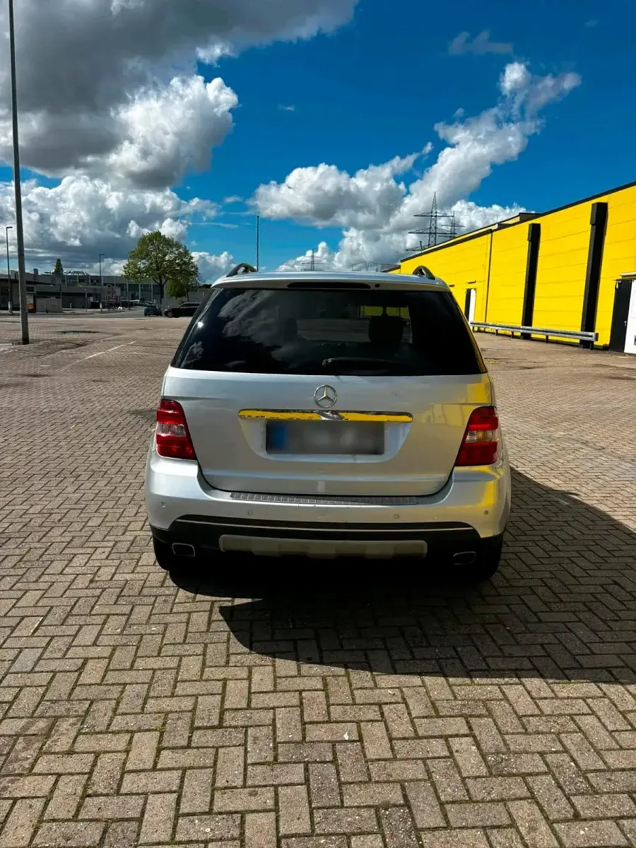 Gebraucht Mercedes ML320 224 PS (164 kW) 2006 Silber SUV