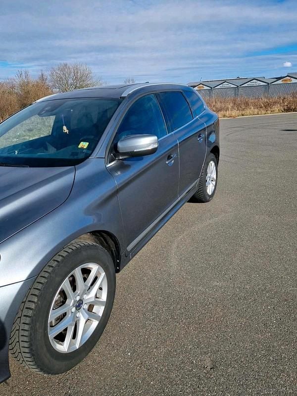 Gebraucht Volvo XC60 150 PS (110 kW) 2017 Silber SUV