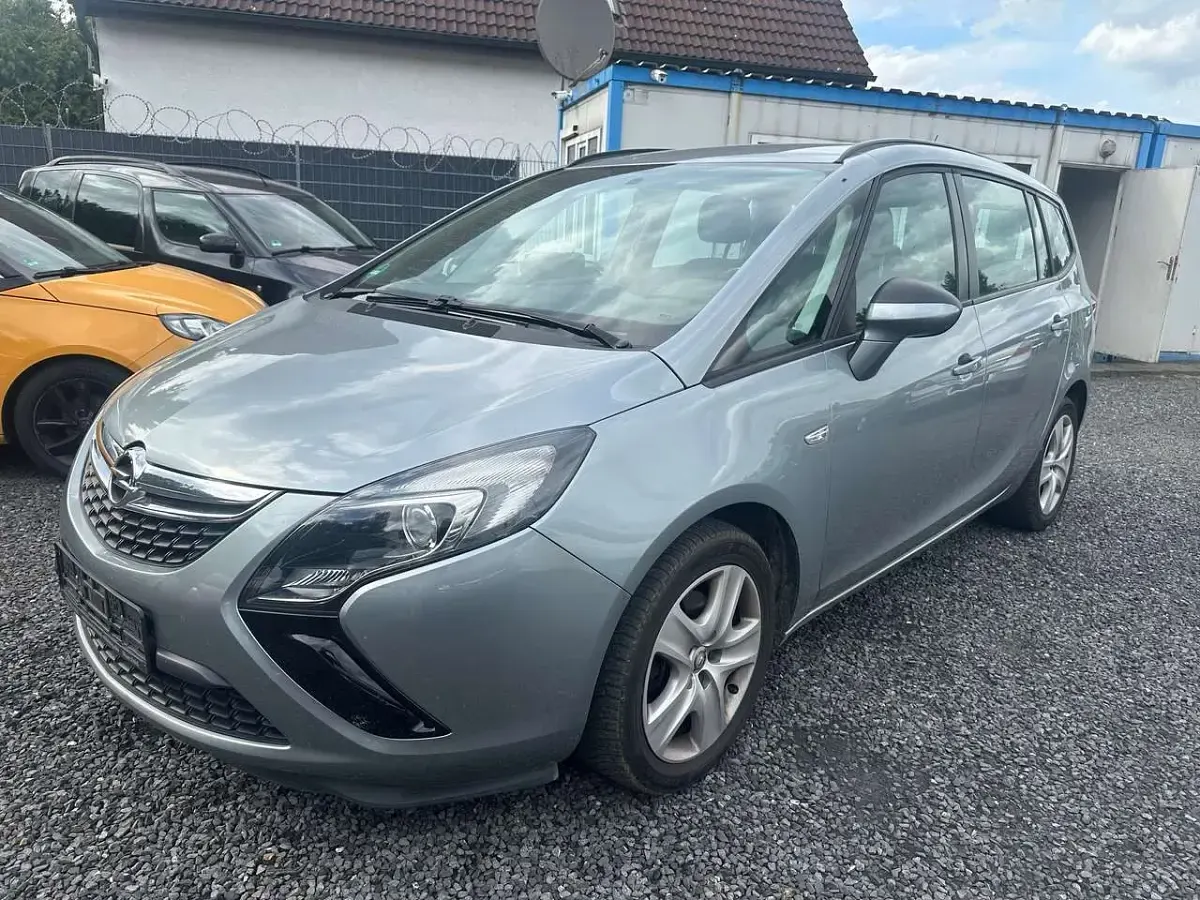 Gebraucht Opel Zafira Tourer Edition 116 PS (85 kW) 2013 Silbersee/perl silber (m2) Van / Kleinbus