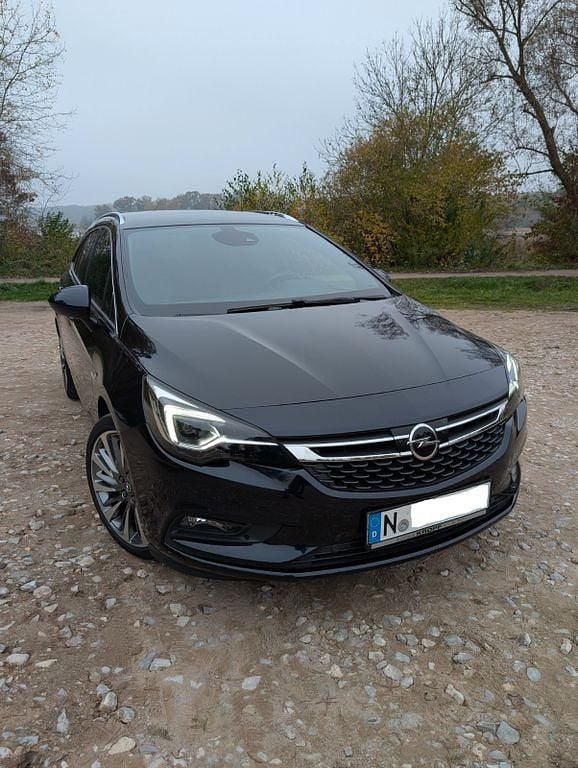 Blau Gebraucht 2018 Opel Astra Ultimate Kombi | 10.800 € (Superpreis) - Bild 1/4