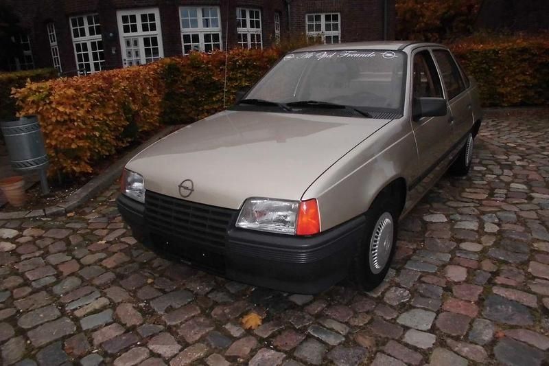 Gebraucht Opel Kadett 75 PS (55 kW) 1986 Gold Limousine