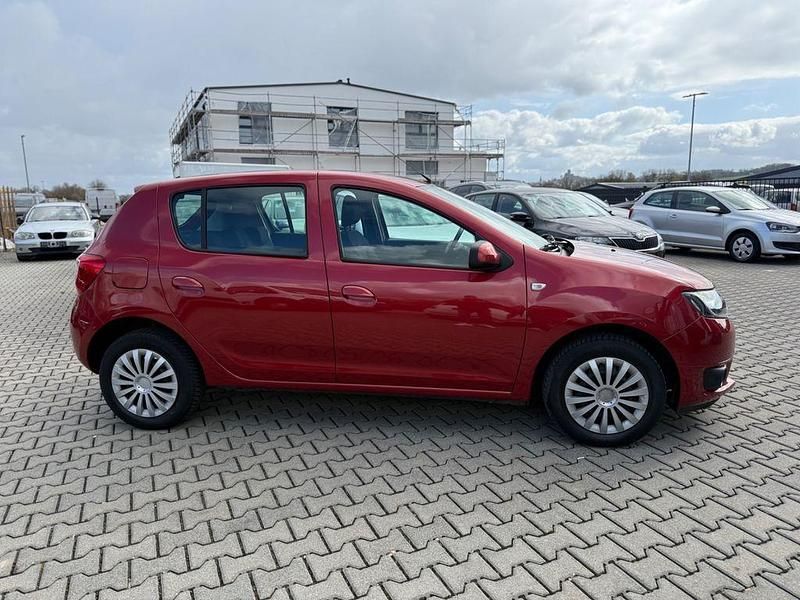 Gebraucht Dacia Sandero Lauréate 90 PS (66 kW) 2013 Rot Limousine