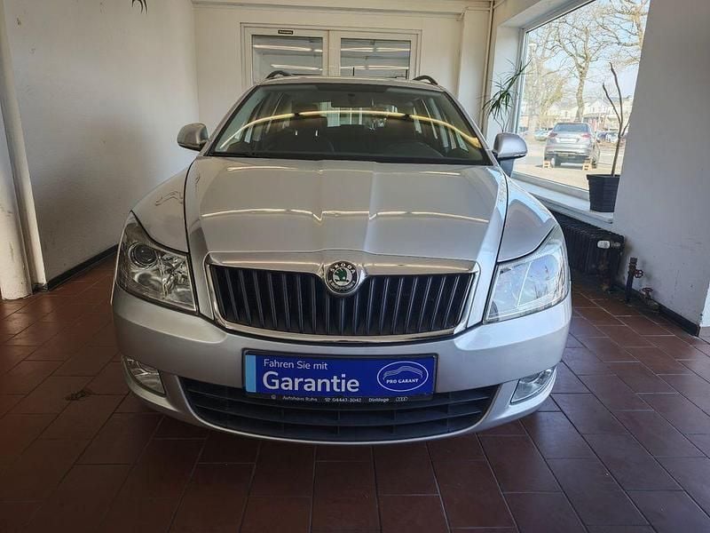 Gebraucht Skoda Octavia Ambition 122 PS (89 kW) 2012 Silber Kombi