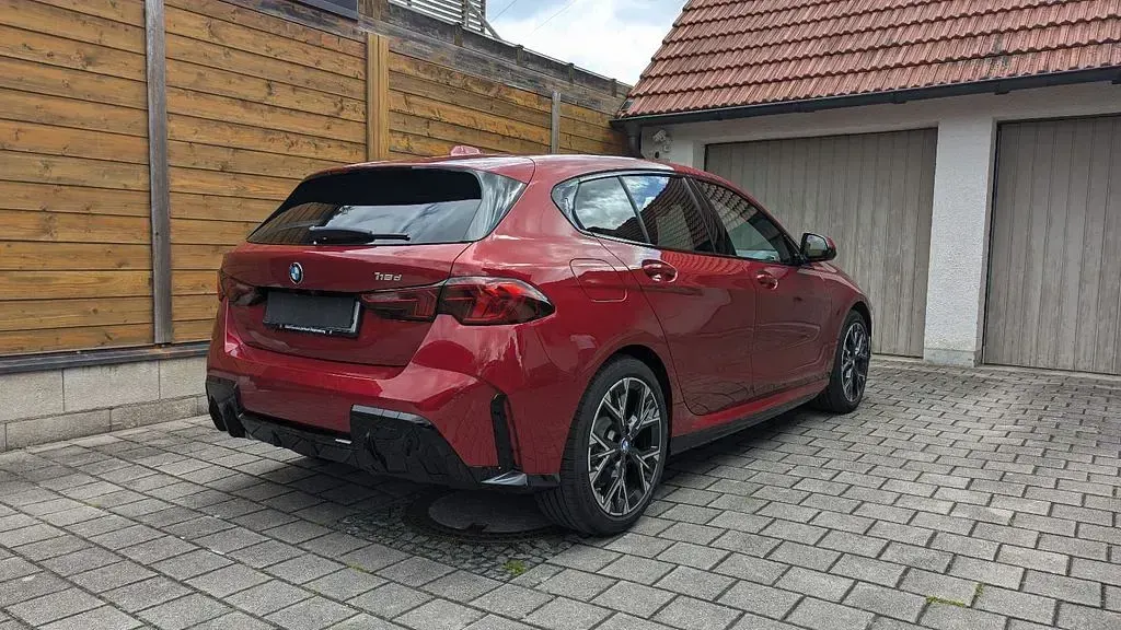 Gebraucht BMW 118 M Sport 150 PS (110 kW) 2025 Rot Kleinwagen