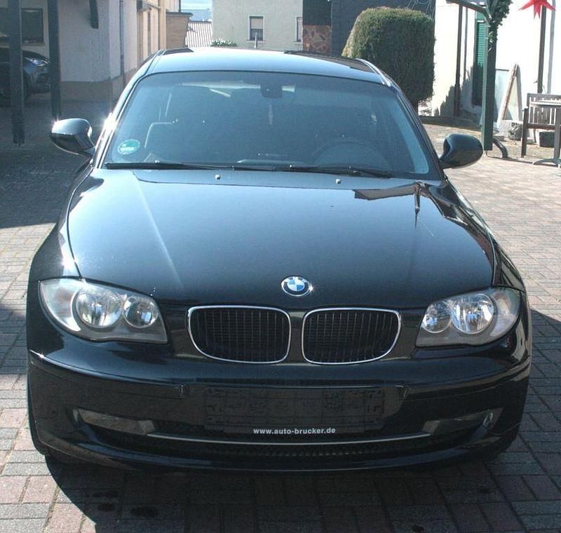 Gebraucht BMW 118 Advantage 143 PS (105 kW) 2011 Schwarz Kleinwagen