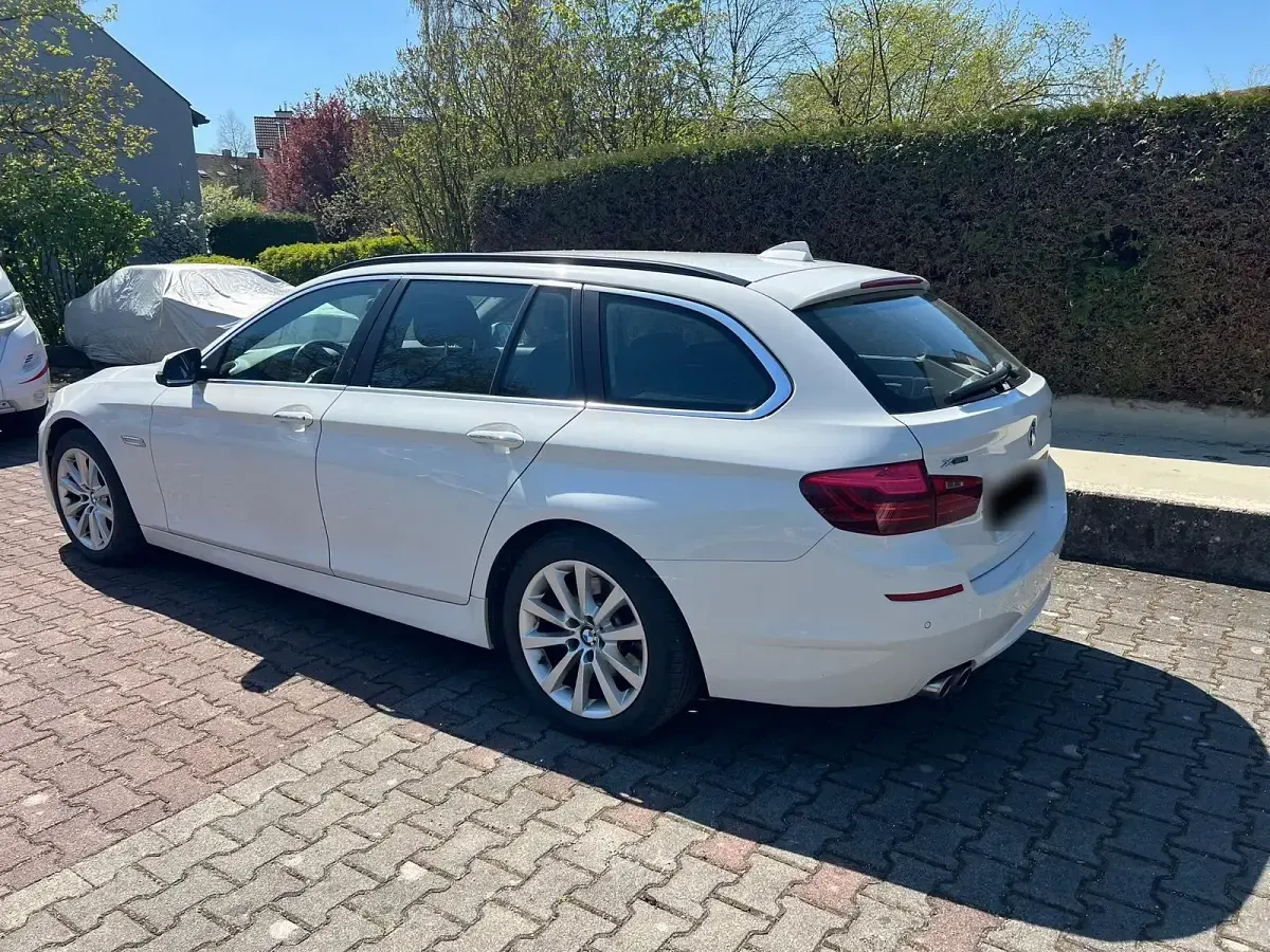 Second-hand BMW 520 Comfort Edition 190 CP (139 kW) 2015 Alb Break