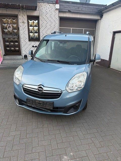 Second-hand Opel Combo 105 CP (77 kW) 2012 Albastru Monovolum