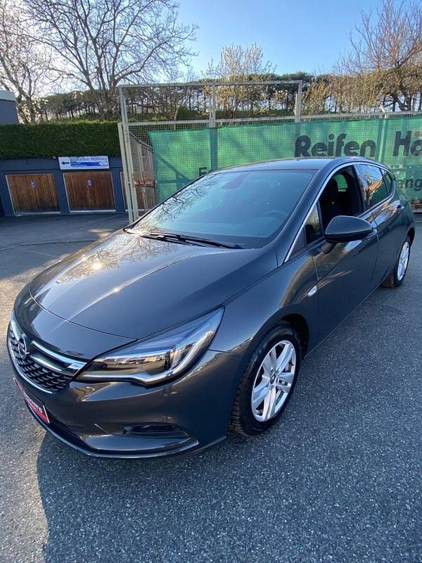 Gebraucht Opel Astra Dynamic 110 PS (80 kW) 2016 Grau Limousine