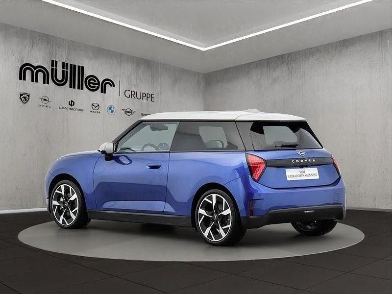 Gebraucht Mini Cooper Favoured 135 kW (184 PS) 2024 Blazing blue Kleinwagen