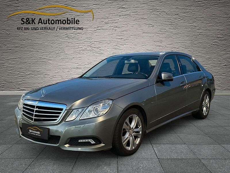 Silber Gebraucht 2009 Mercedes E220 Avantgarde Limousine | 8.990 € (Etwas zu teuer) - Bild 1/4