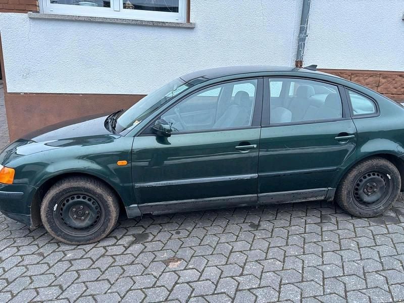 Gebraucht VW Passat 101 PS (74 kW) 1997 Grün Limousine