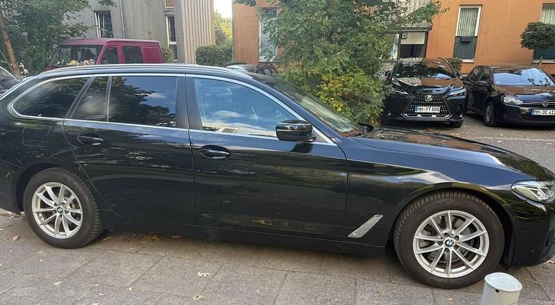 Schwarz Gebraucht 2022 BMW 520 Kombi | 29.950 € (Guter Preis) - Bild 1/4