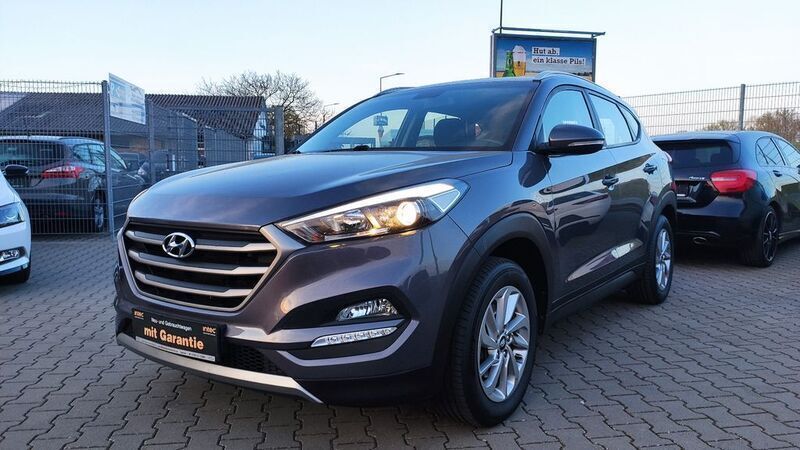 Grau Gebraucht 2016 Hyundai Tucson Trend SUV | 14.490 € (Guter Preis) - Bild 1/4
