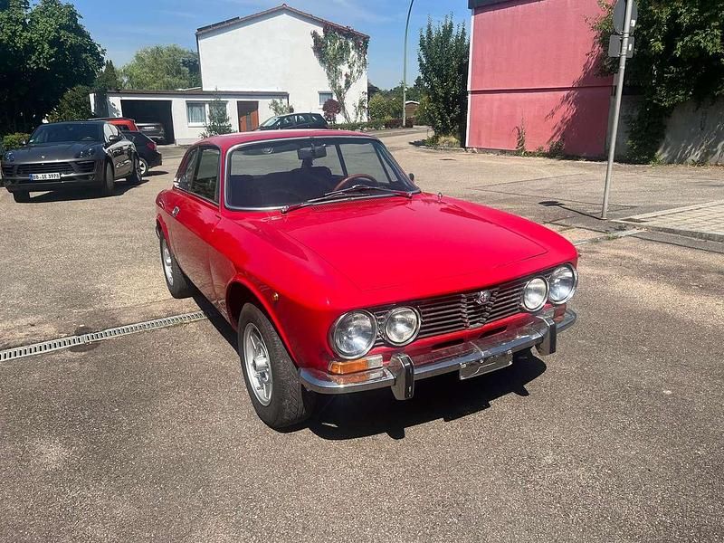 Rot Gebraucht 1975 Alfa Romeo 2000 Coupé | 32.900 € - Bild 1/4