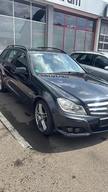 Schwarz Gebraucht 2011 Mercedes C220 Kombi | 7.450 € (Fairer Preis) - Bild 1/4