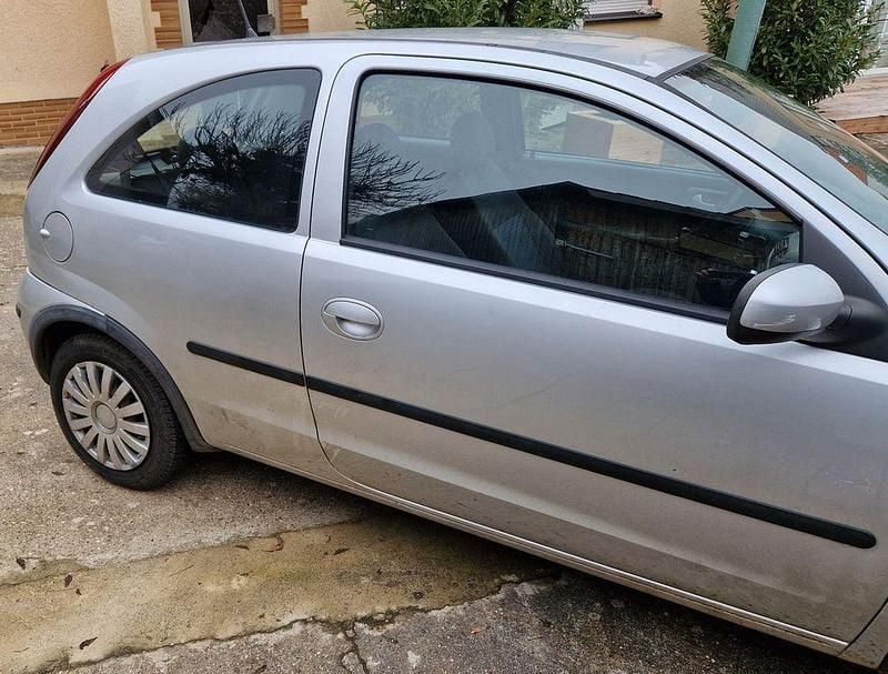 Gebraucht Opel Corsa 75 PS (55 kW) 2003 Silber Limousine